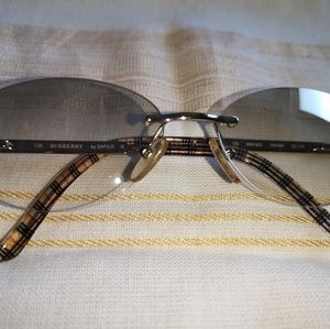 Burberry 2000s clear mirrored sunglasses with case